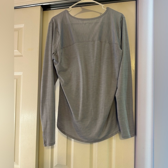 Athleta Long Sleeve Workout Top - Picture 2 of 3